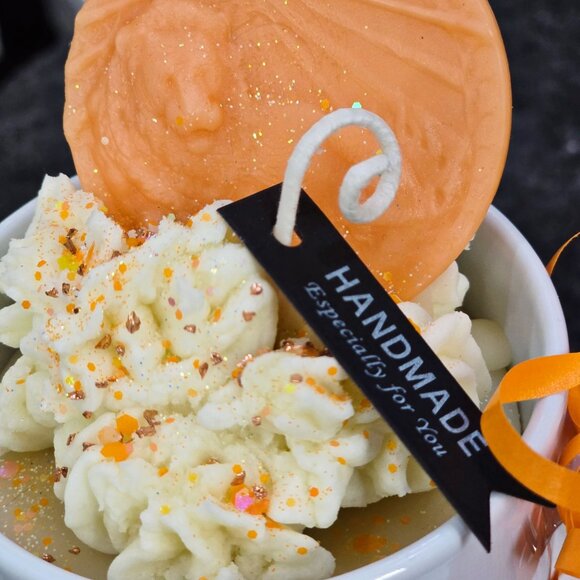 Leo Zodiac Candle Gift Set ✦ Scented Mug Candle + Handmade Resin Keychain NWT - Picture 4 of 6